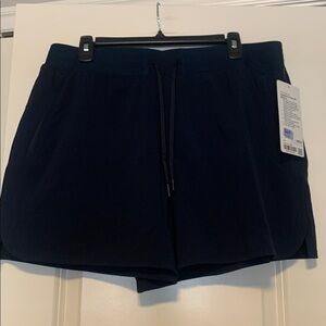Lululemon Navy License to Train HR 4 in Short
Sz 14, NWT